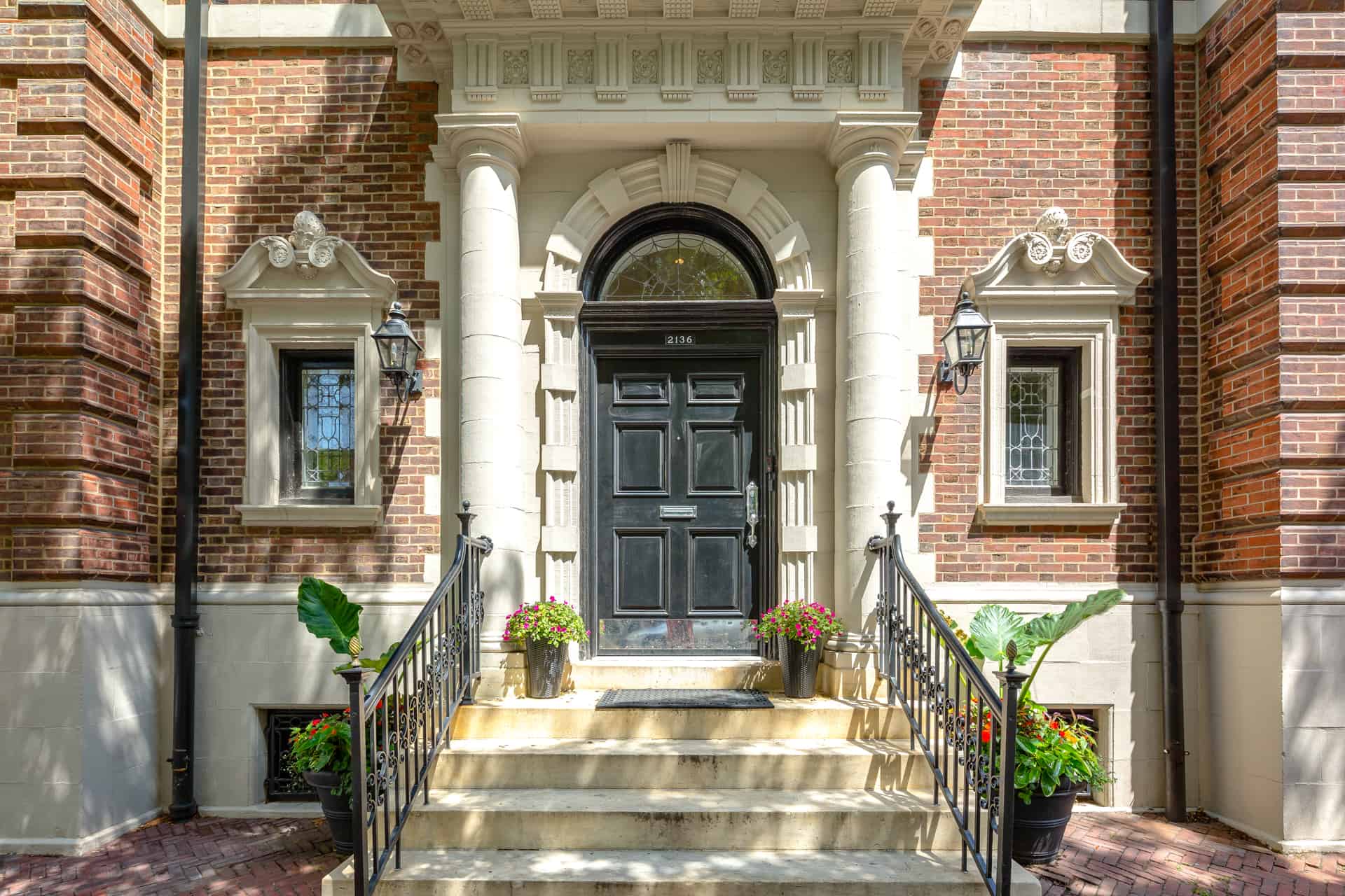 Real Estate Photograph of a Luxury Mansion on Spruce Street in Philadelphia, PA