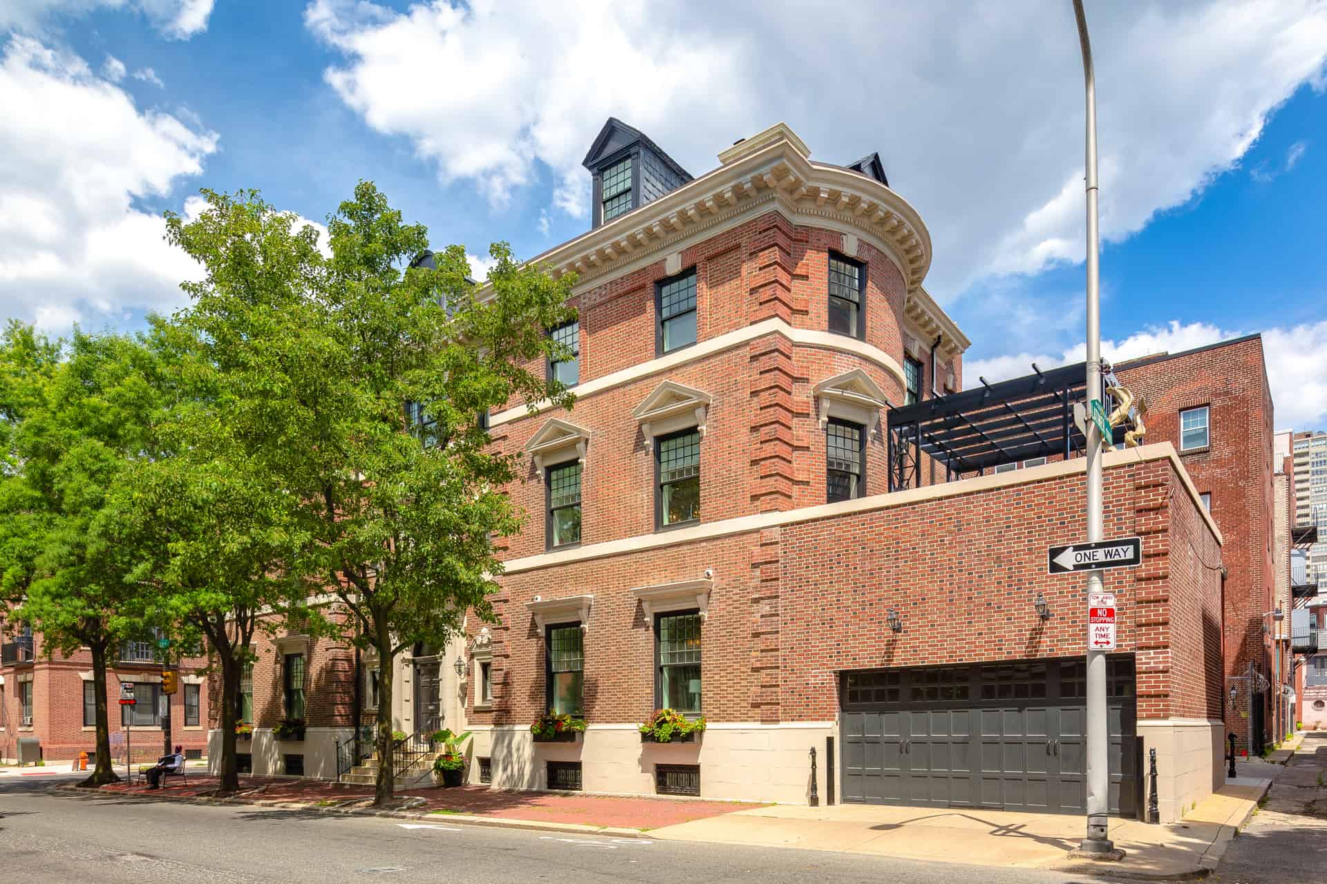 Real Estate Photograph of a Luxury Mansion on Spruce Street in Philadelphia, PA
